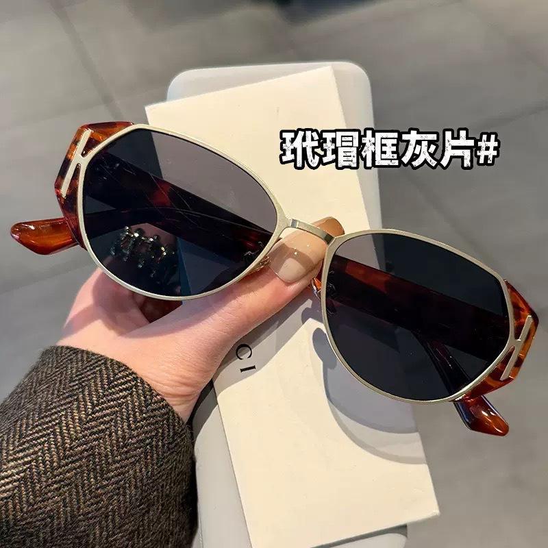 Retro European and American cat eye sunglasses women's senior sense personality plain makeup versatile Internet celebrity popular sunglasses