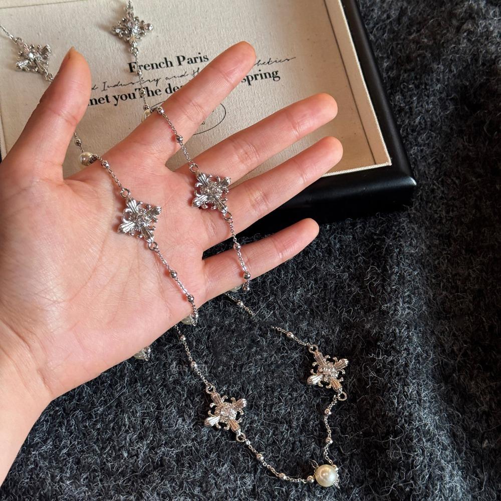 Four-leaf Clover Necklace Luxurious and Versatile High-end Sweater Chain Long Pendant Accessory