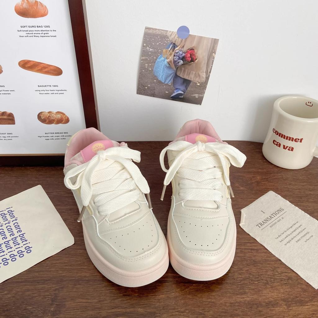 Kleine weiße Schuhe Damen 2025 neue Frühjahrsmode vielseitige Plateau-Freizeitschuhe Studenten-Board-Schuhe Brotschuhe