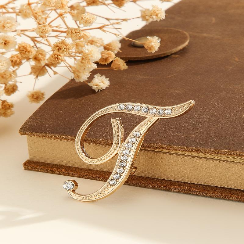 Kvinnor A-Z Bokstav Brosch Strass Kristall Guldfärg Engelska Alfabetet Metallnålar Söt Brosch Smyckestillbehör Gåva