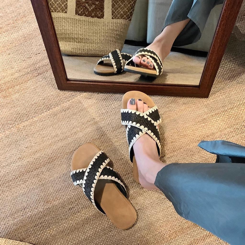 Grape Mother Has the Same Lazy Style, Contrasting Colors and Versatile Weaving Cross Word with Sandals, Round Head, Lazy Person, and One Pedal Sl