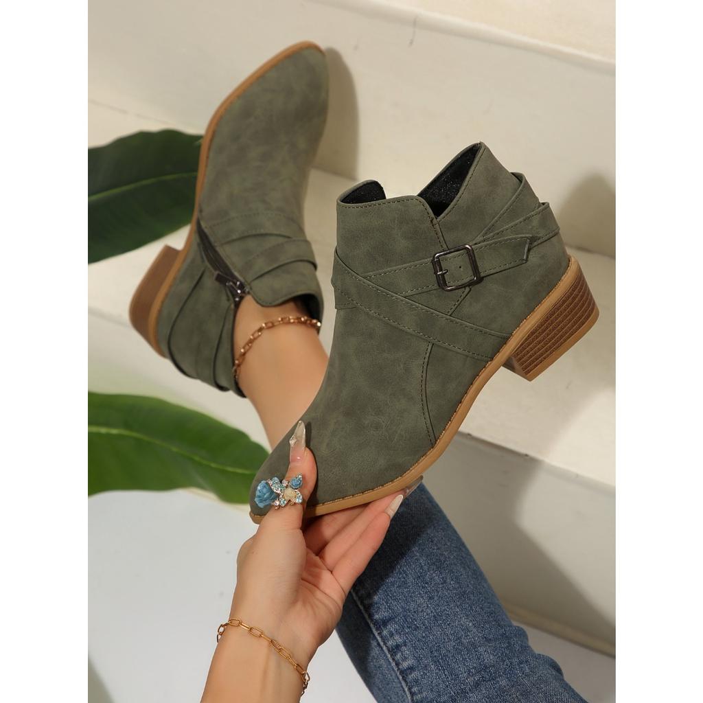 Neue Chelsea Boots in Übergröße mit spitzer Zehenpartie - Damen Stiefeletten mit Kreuzriemen, Seitenreißverschluss und mittelhohem Absatz