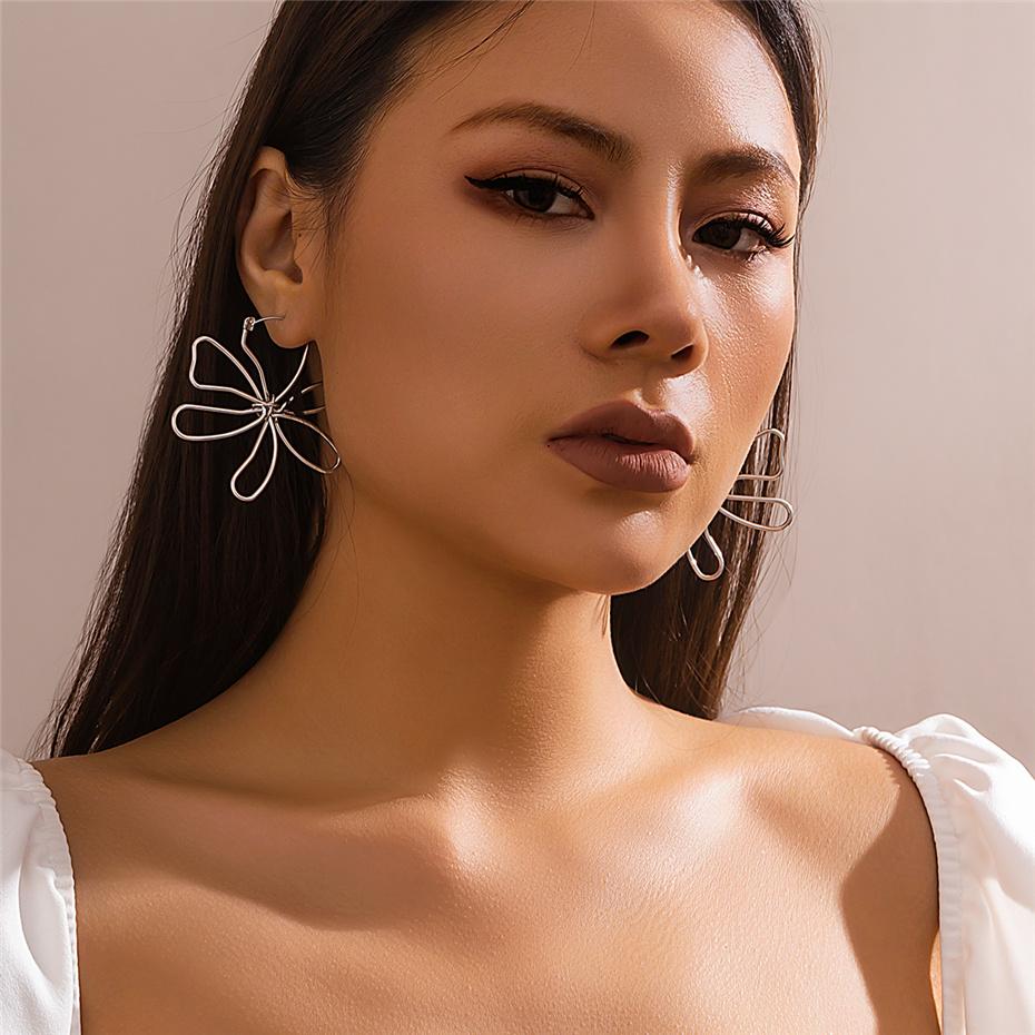 

Ingemark Vintage Hollow Out Metal Flower Leaf Stud Earrings for Women 2026 Trending Geometric Piercing Earrings Jewelry Gifts