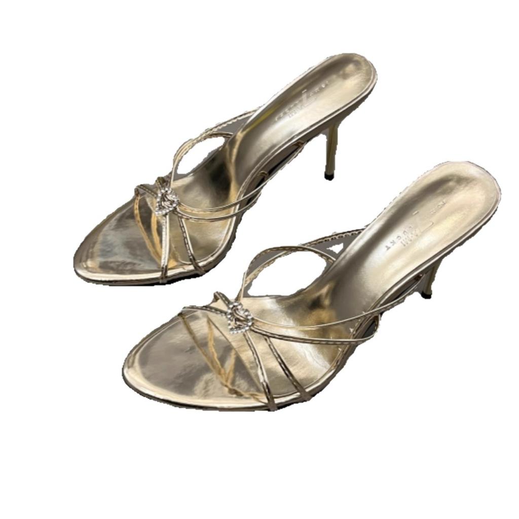 In the Summer of 2025, the New Stiletto High-heeled Sandals Are Worn with Pointed Open-toed French Fashion One-word Stiletto Slippers.