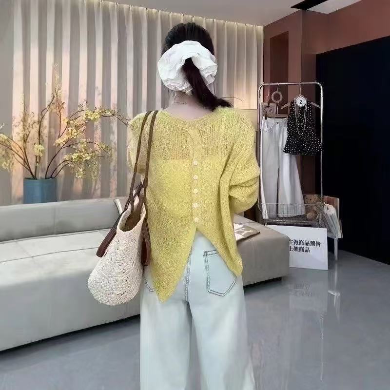 Design Sense Back Button Thin Long-sleeved Sweater Women's Spring and Autumn Short Back Long High-end Knitted Sweater Women