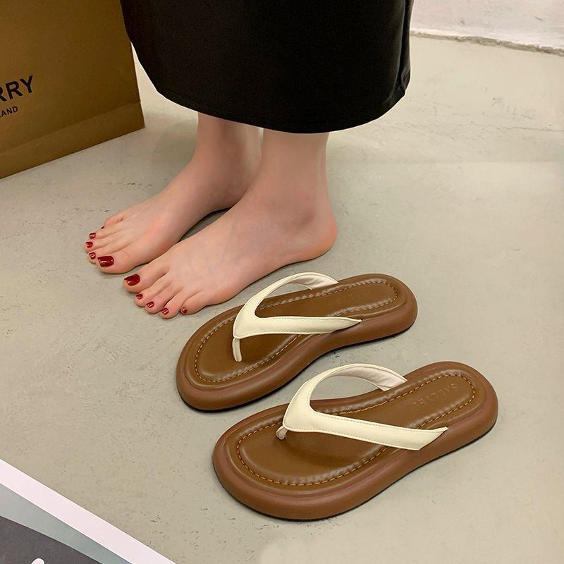 2025 flat-bottomed women's clip simple toe summer new student fashion Korean version of flip-flops cool slippers women