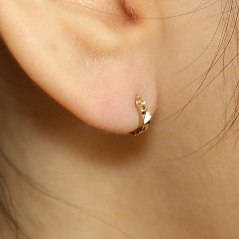 UNI.J Cutting Tiny Ring 14k Gold Earring Ie397