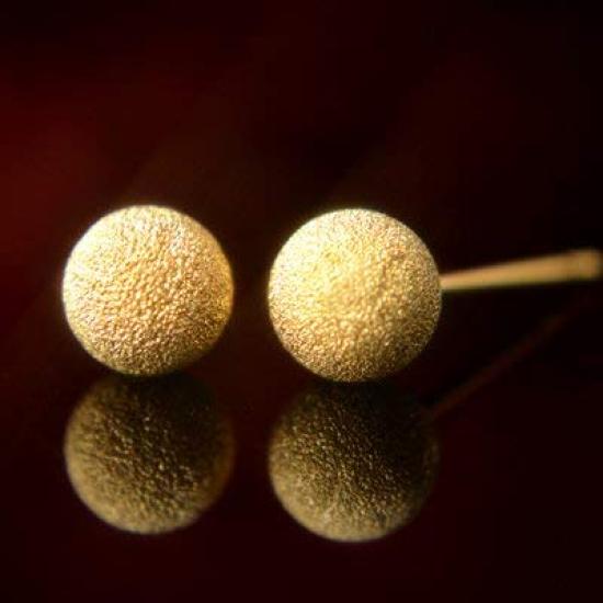 K18 Yellow Gold Flash Ball Earrings 5mm 1 Pair for Both Ears Stardust Made in Japan Nickel Free Yokomountain (Fitted Back)