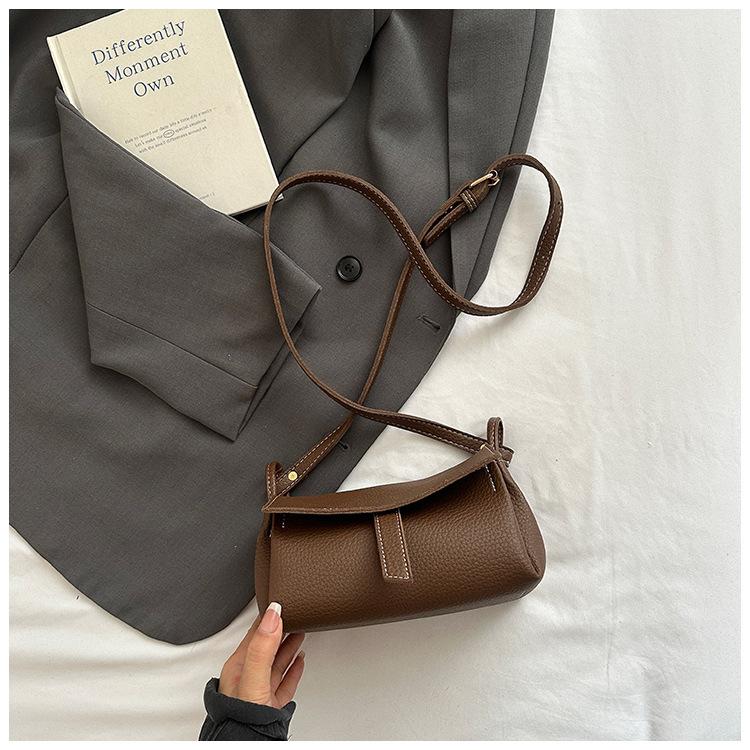 Korean version of simple and versatile women's messenger bag 2025 summer new commuter shoulder bag fashionable small square bag