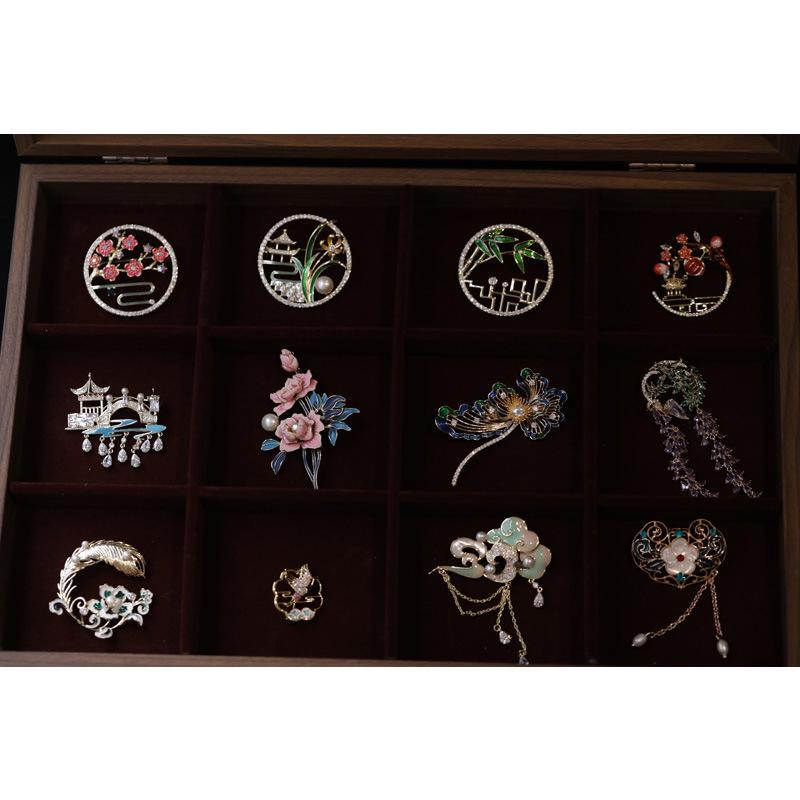 Bo Xin Yun Plum Blossom Brooch: Exquisite Retro Corsage Pin for Cheongsam & Suits