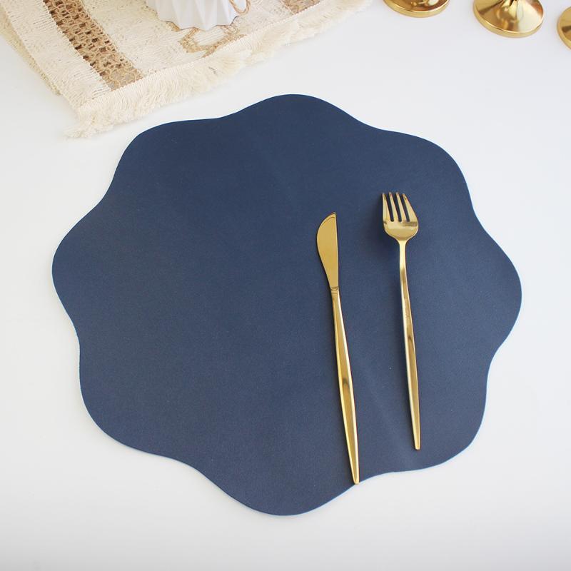 1Pcs Waterproof Non-Slip Kitchen Tableware Pad Flower Shaped Leather Placemats Heat-Resistant Place Mats Christmas Decor