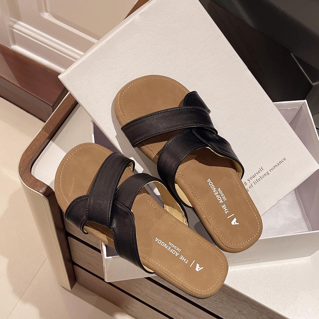 Cross-strapped slippers women's summer wear new retro style casual flat-bottomed beach non-slip sandals
