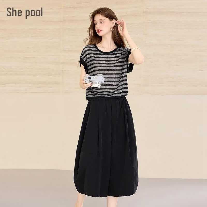 Women s Striped T-Shirt & Cropped Pants Set L