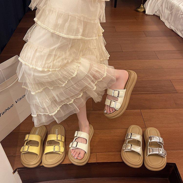 Thick-bottomed one-word slippers for women's summer wear 2025 new models with skirts French casual shit-stepping seaside beach sandals