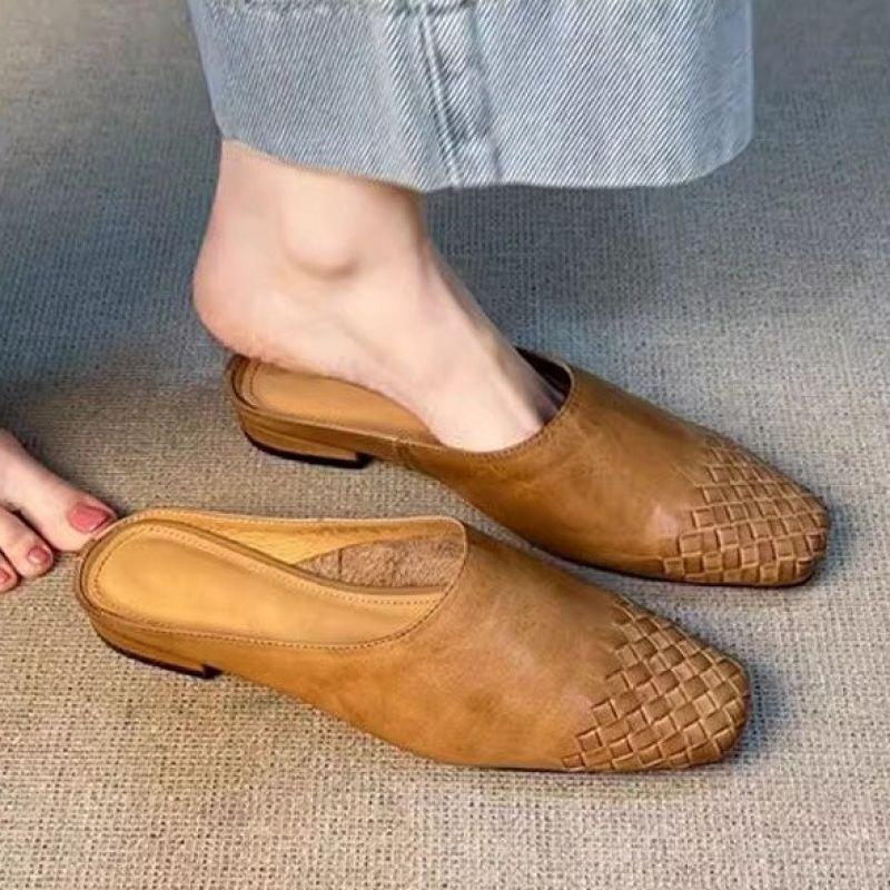 A sheepskin version of French retro woven headband half-slipper a fashionable and lazy woman can be worn outside with one foot