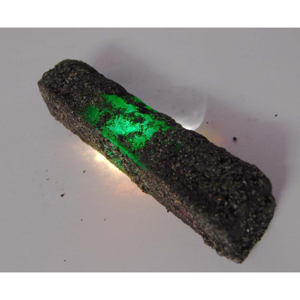 Natural Green Emerald Loose Gemstone Uncut Rough 106.60 ct for Lapidary and Gem Collections
