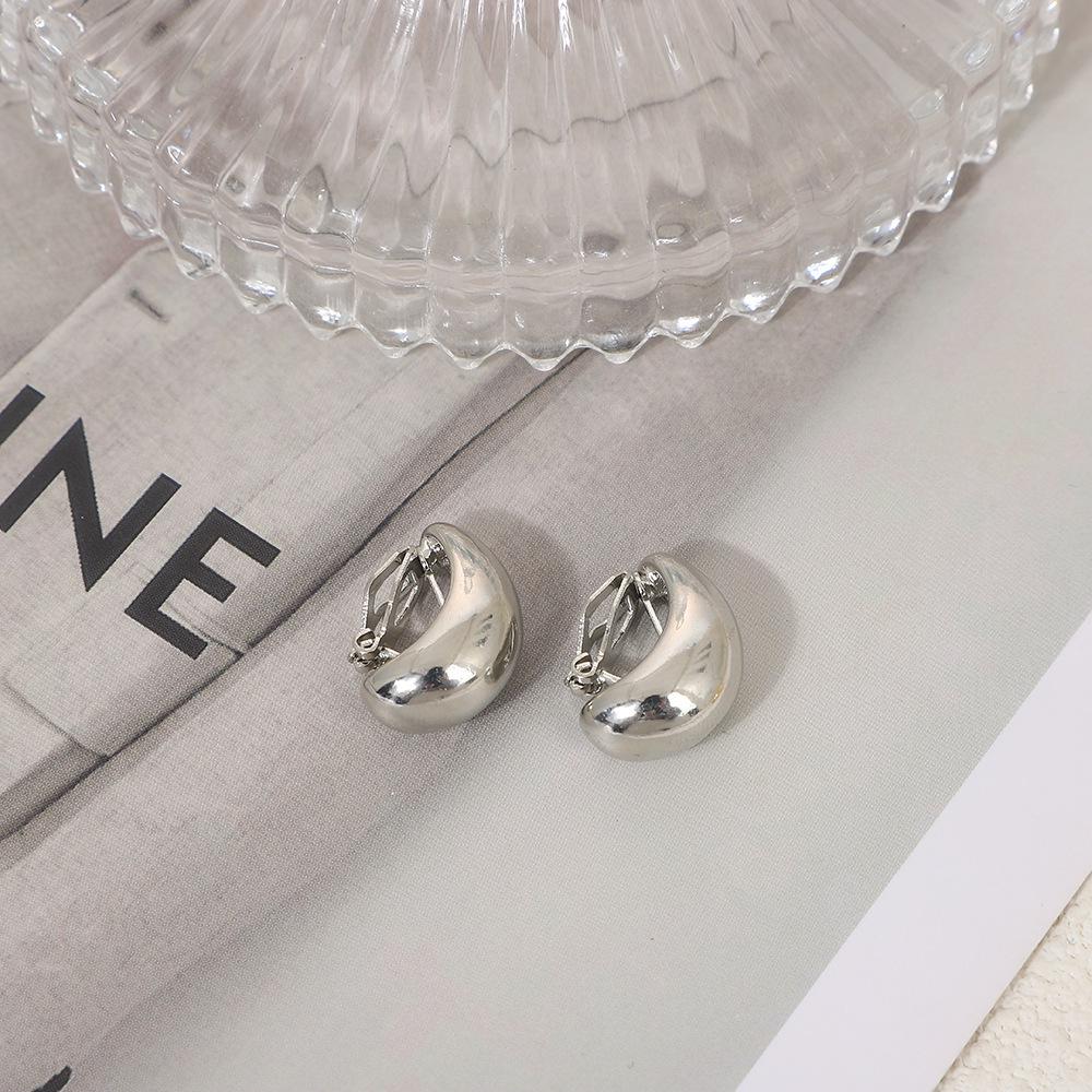 

Sleek French Water Drop Ear Clips for Women – No Piercing Required срібний