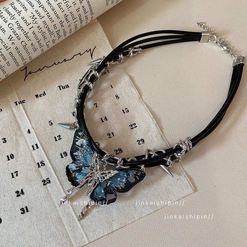 Zircon Rivets Gradually Change Butterfly Necklace Women's New Personality Design Sense Summer Temperament Sweet Cool Hot Girl Wind Collarbone Chain