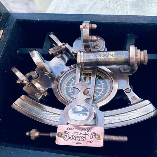 

Brass Compass Sextant with Wooden Case Perfect Navigational Tool for Mariners Collectors J Scott London-Brass Sextant Gift 12.7 Cm