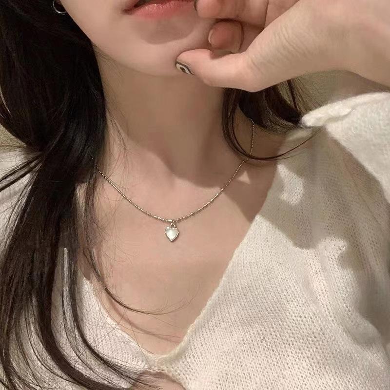 Gentle Cat's Eye Love Pendant Necklace Female Sweet Cool Style Simple Neck Chain Accessories New Versatile Collarbone Chain