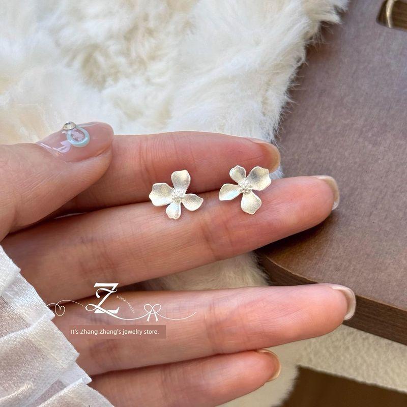 

Full Body Pure Silver 999 Gardenia Stud Earrings Fresh Spring and Summer Plant Flower Earrings White flower head Gardenia ear studs