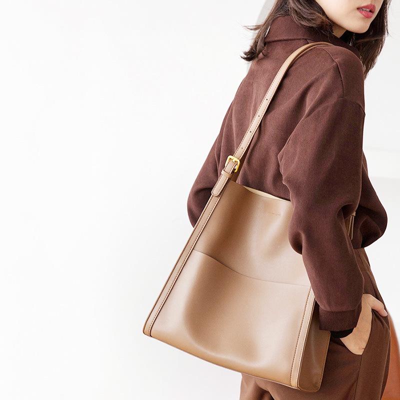 Cowhide Bag, Large Capacity Women's Versatile Commuting Shoulder Bag, New Hot Selling Women's Bag, Niche Design Tote Bag