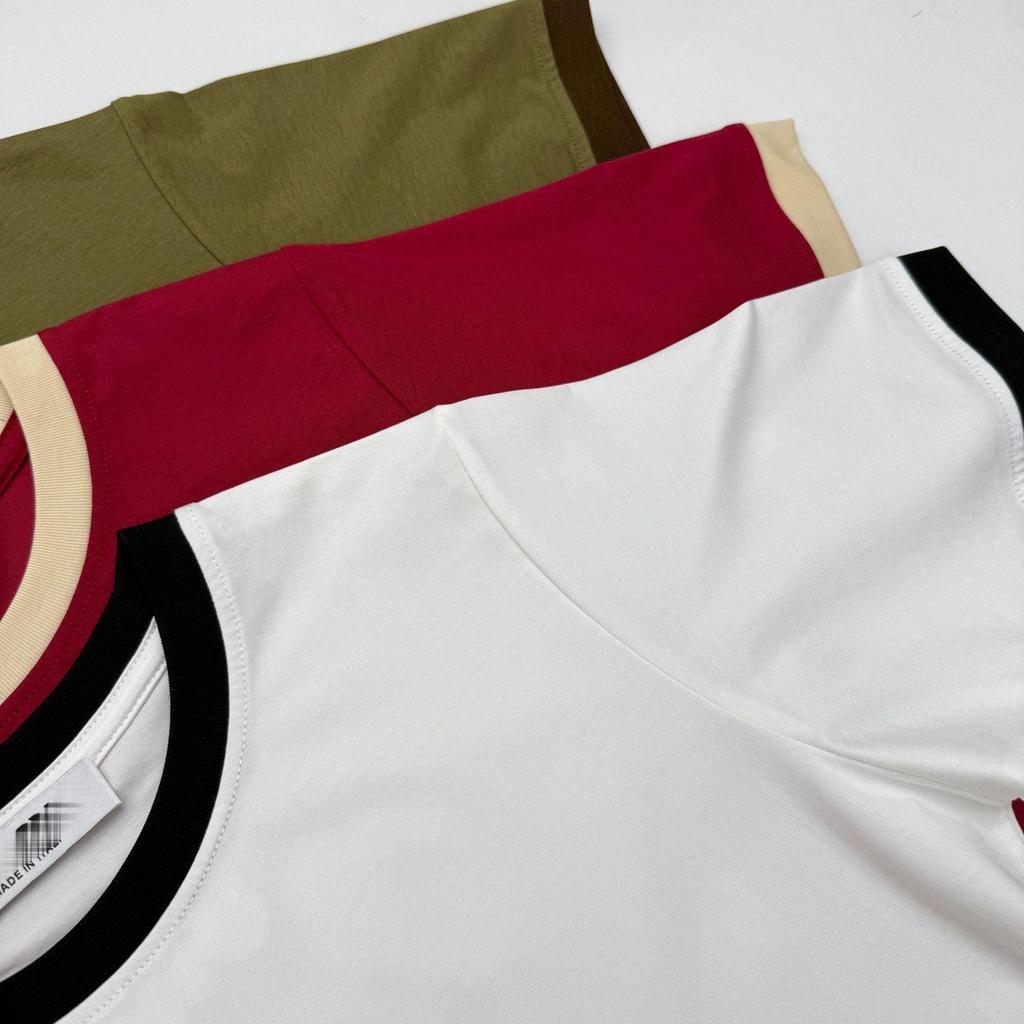 Miu Miu Damen Frühling/Sommer 2026 Klassisches Baumwoll-T-Shirt mit gesticktem Logo, Rundhalsausschnitt, Kurze Ärmel, Unifarben