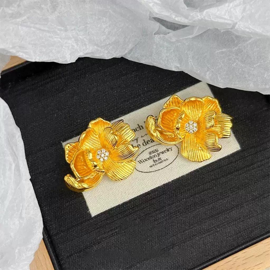 Gold Dot Diamond Brushed Peony Pendant Necklace Gold Flower Court Vintage Jewelry