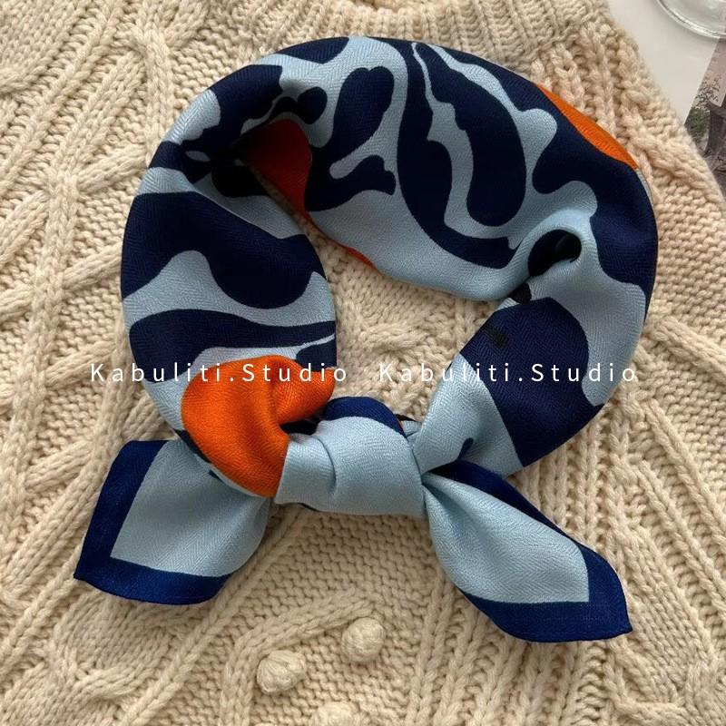 70x70cm Lightweight Square Scarf Women Vintage Black Floral Print Silk-Feel Neck Wrap UV Protection Stylish Accessory