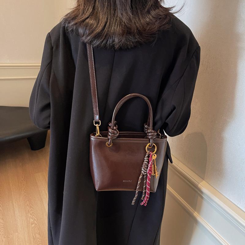 Popular Shoulder Bag Women's Bag Autumn and Winter Versatile 2025 New Wholesale Fashion Messenger Bucket Bag