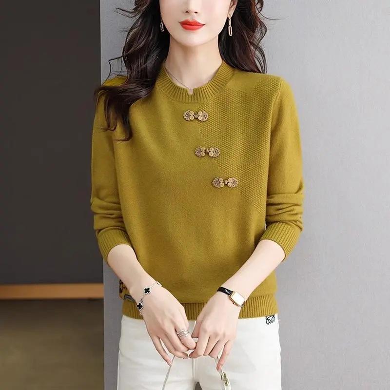 Round Neck Chinese Style Top for Women's Sweater for Spring New Knitted Sweater Mother Retro Button Pullover Base Shirt