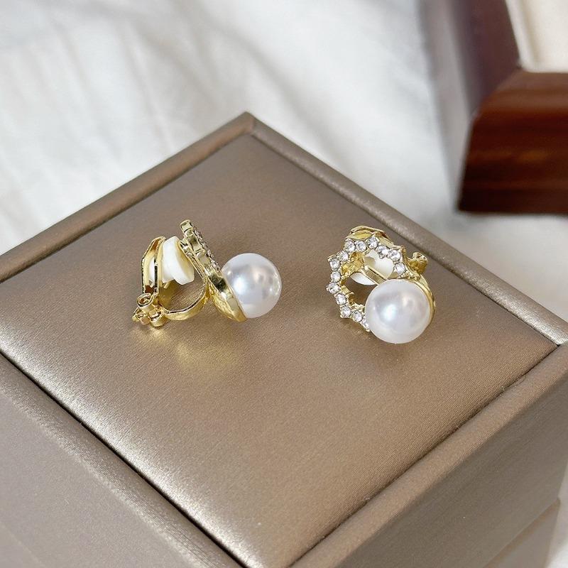 Camellia Temperament No Ear Pierced Ear Clips Pearl Flower Checkerboard Diamond Triangular Ear Clips Niche Earrings Women