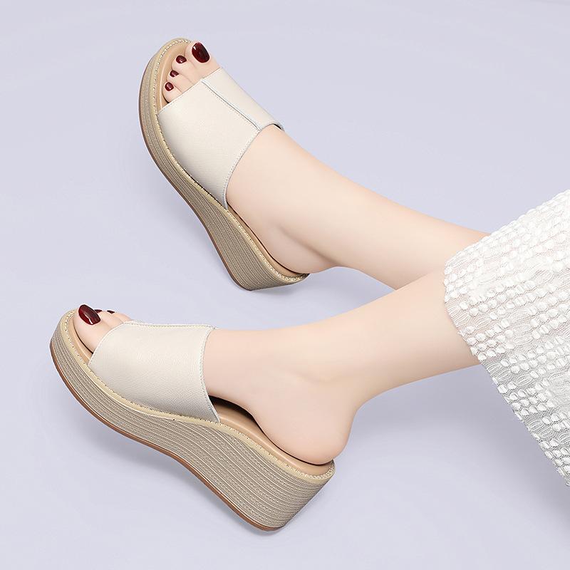 Cool slippers women wear thick-soled soft-soled mother's new summer flat-soled high heels wedge-heeled leather sandals