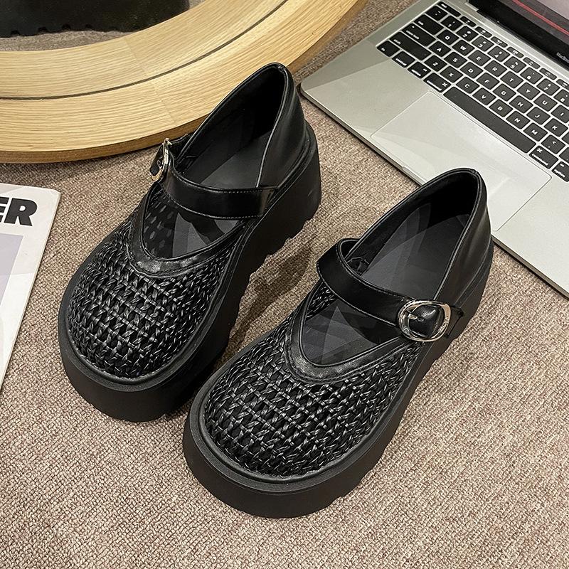 

Маленькие весенние женские туфли-маффины на платформе 2025 года, зарубежный стиль, новые, ретро, с закрытым носком, медсестры, универсальные и легкие 35 чёрный