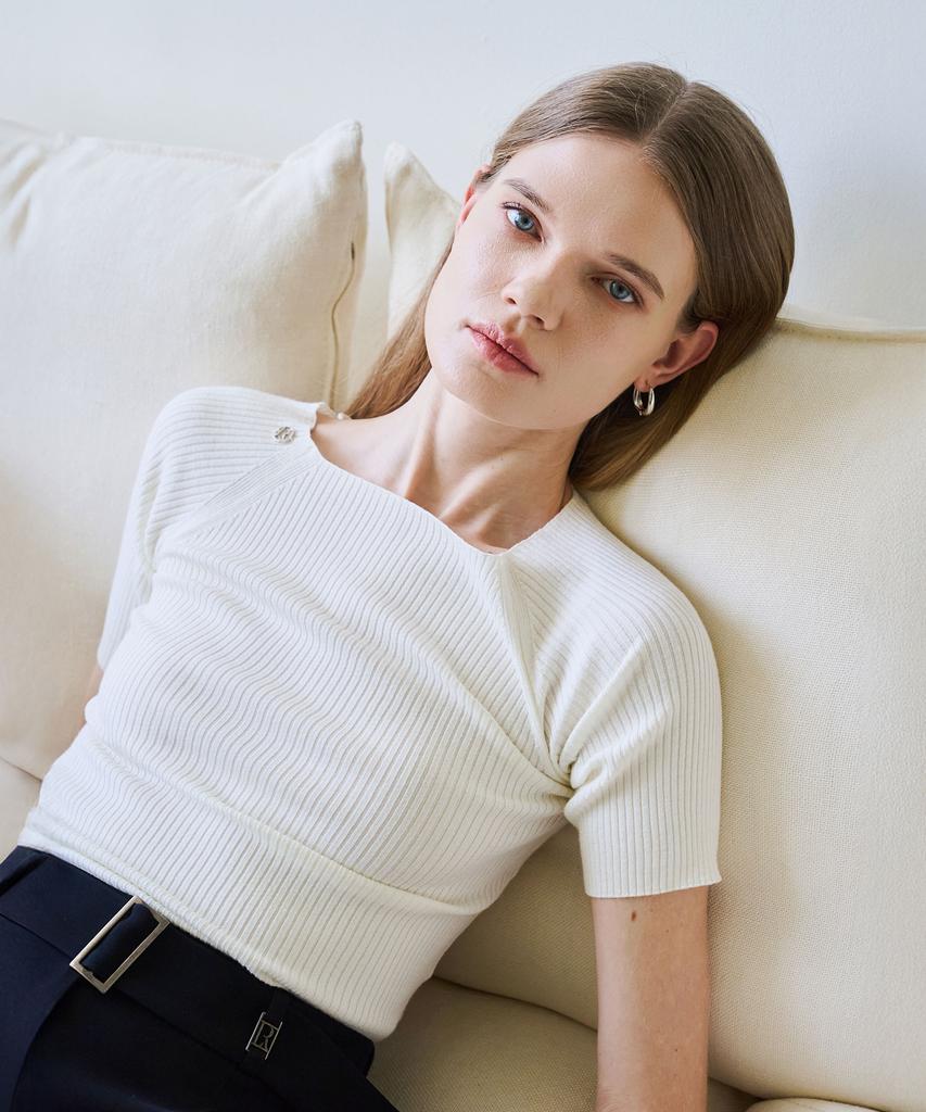 Illoje Two-Way Off-Shoulder Knit (Ivory)