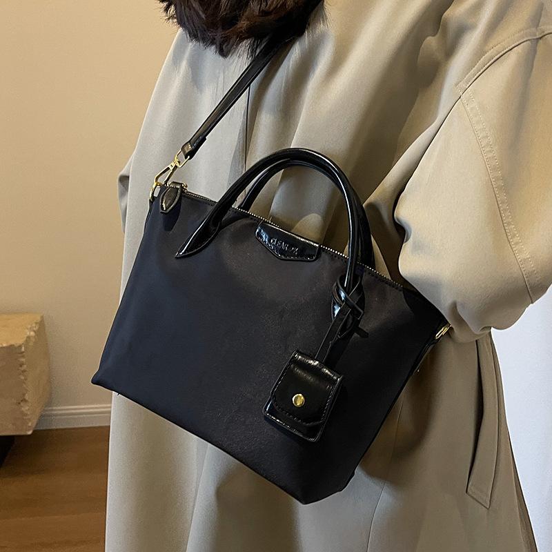 Popular Casual Texture Niche Design Versatile Handbag Bag Fashionable Simple Solid Color Commuter Messenger Women's Bag