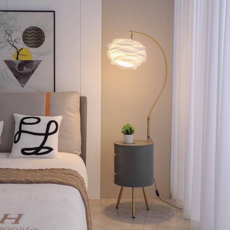

Умный торшер для инфлюенсеров 2025: Французский Роскошный Прикроватный Столик и Диванный Светильник для Гостиной Single Warm Light 7W