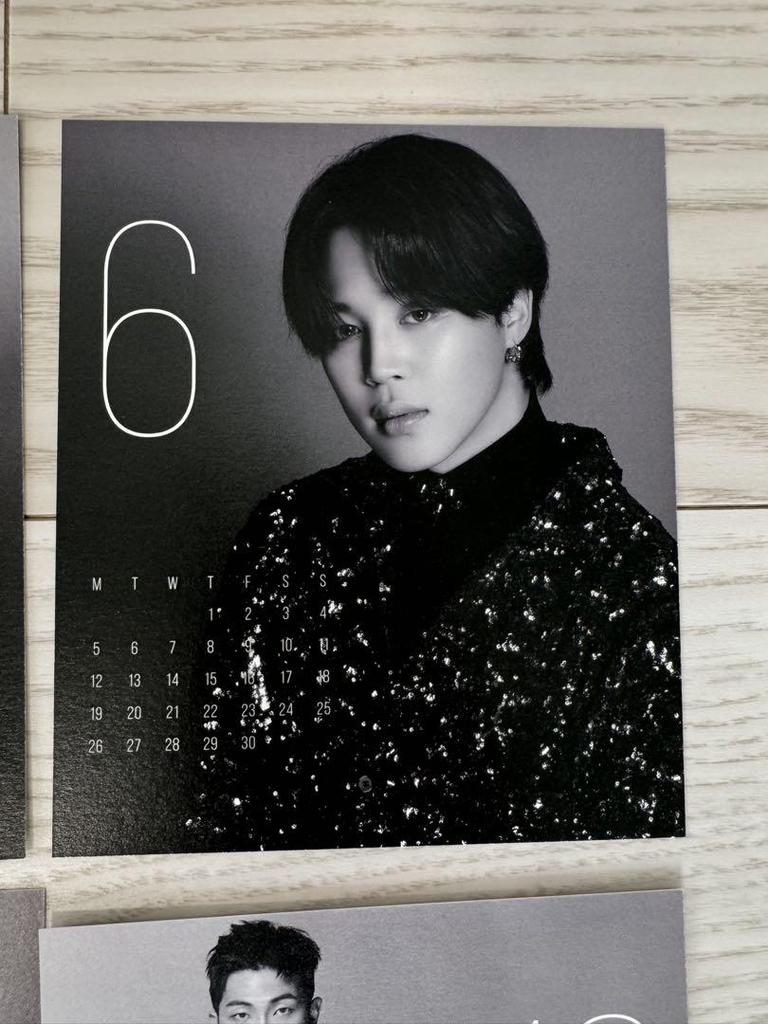 [USED] BTS official 2023 calendar 2 types
