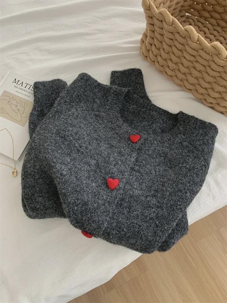 

Женский кардиган из темно-серой шерсти в стиле ретро — уютный вязаный свитер с пуговицами Love и рукавами реглан для осени/зимы One Size (Suitable for 85-120 kg)