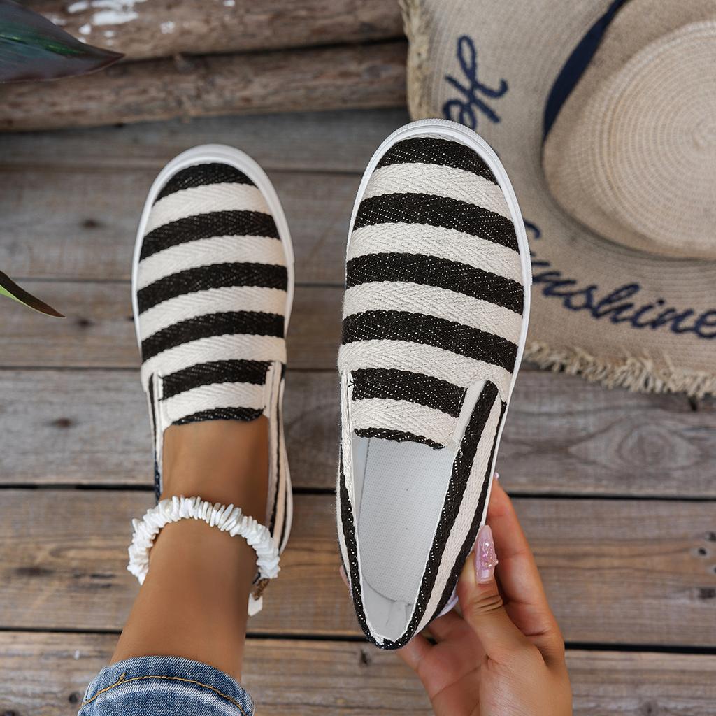 Moda 2025 Płócienne Sneakersy Damskie Pojedyncze Płaskie Sneakersy Spód Lazy Fisherman Style Koreańskie Białe Casualowe Płócienne Damskie Wygodne Buty