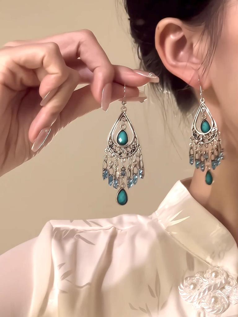 Retro ethnic style round hollow earrings Bohemian temperament elegant earrings niche fashion light luxury earrings women