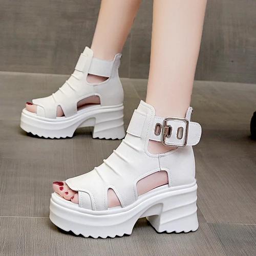 

Женские сандалии-гладиаторы Летние 8 см Женские пляжные шлепанцы на танкетке Новые 2025 Высокая платформа Массивные туфли с пряжкой и вырезами Sandalias Mujer 37