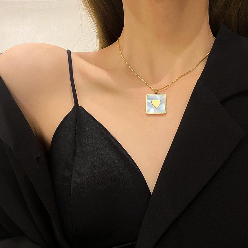 Titanium Steel Square Fritillary Heart Temperament Personality Minimalist Furnace Real Gold Necklace Female Collarbone Chain