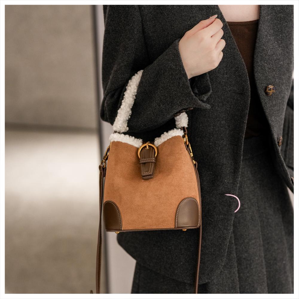 Light Luxury Fashion Women's Shoulder Bags High Quality PU Bag Body Plush Handle Ladies Messenger Bag Casual Retro Female Bucket Bag Mother's Day Gift