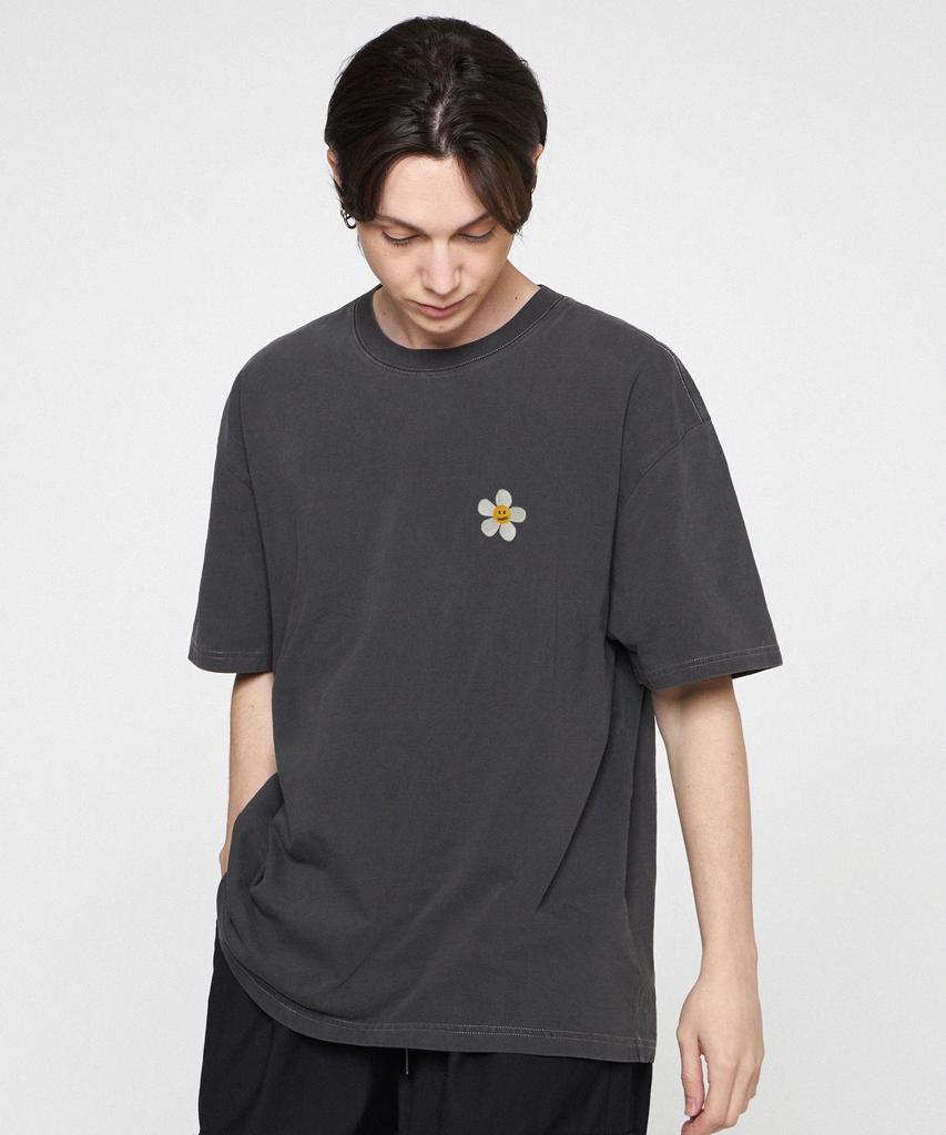 GRAVER [Unisex] Flower Smile Logo Embroidered Pigment Short Sleeve T-Shirt_Black Charcoal