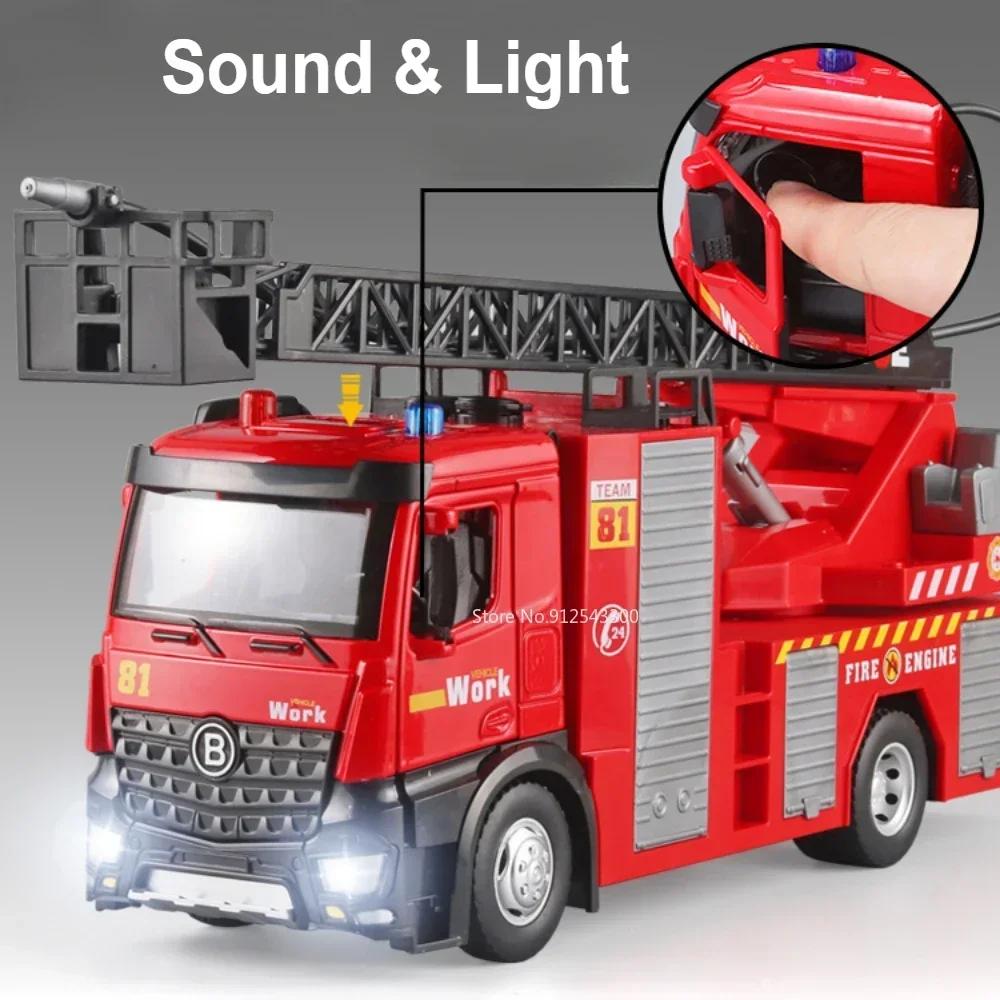 1:18 Scale Fire Truck Model Toy Car Light Music Alloy Body Water Spray Sprinkler Vehicle Models for Children's Birthday Presents