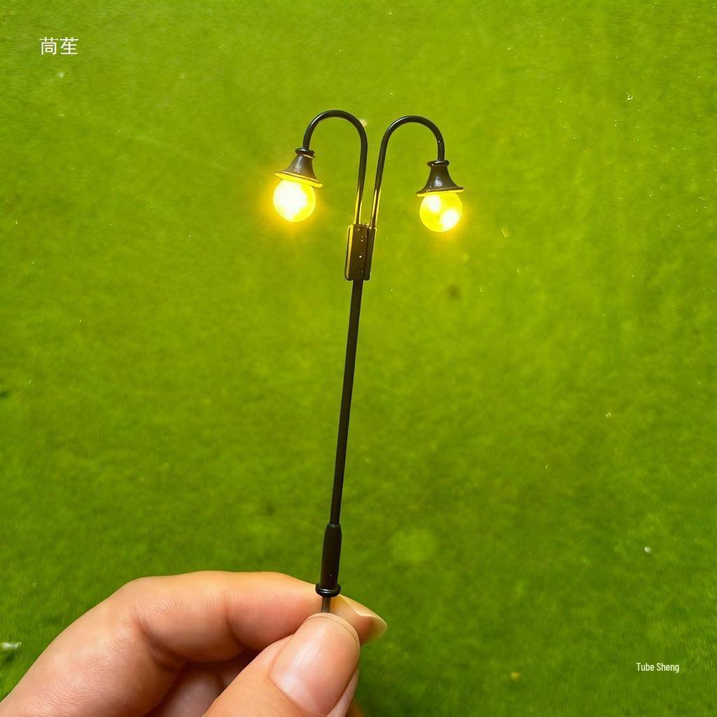 HO Scale Miniature Courtyard Street Lamp for Model Train Scenes