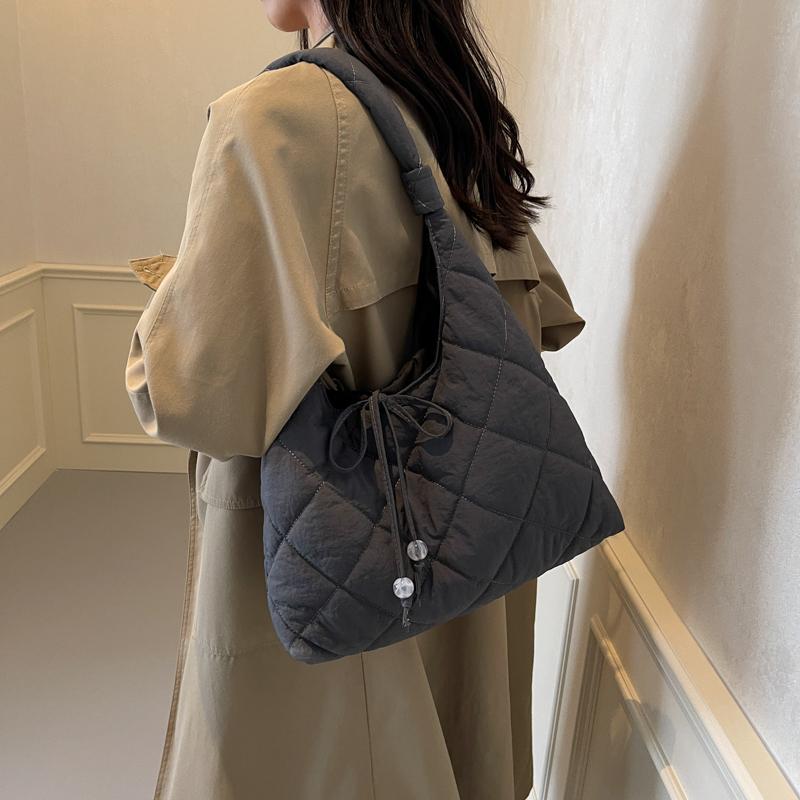 Hohe Kapazität Freizeit Pendeln Dame Tasche Herbst neue Lingge Baumwolle Kleidung Tasche Einfachheit leichte einzelne Schultertasche