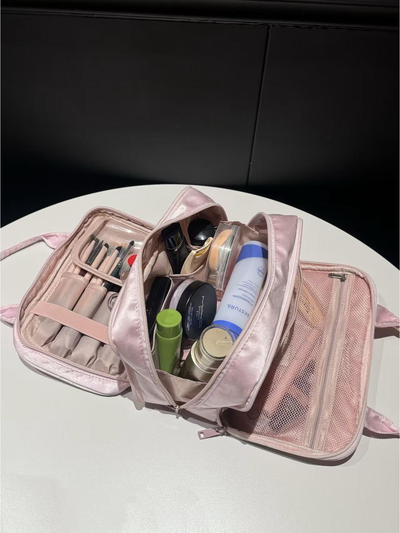

Large Capacity Waterproof Portable Makeup and Toiletry Bag for Women