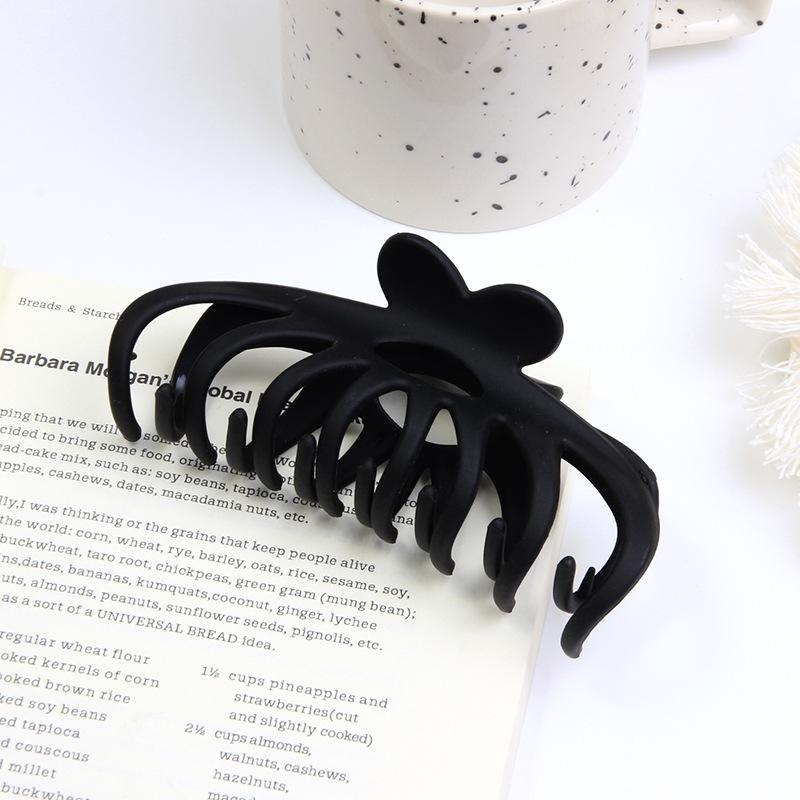 European and American grab clip large frosted solid color hair clip, women's fashionable hair accessory at the back of the head